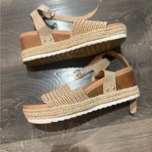 Elegant Tan Platform Espadrille Sandals